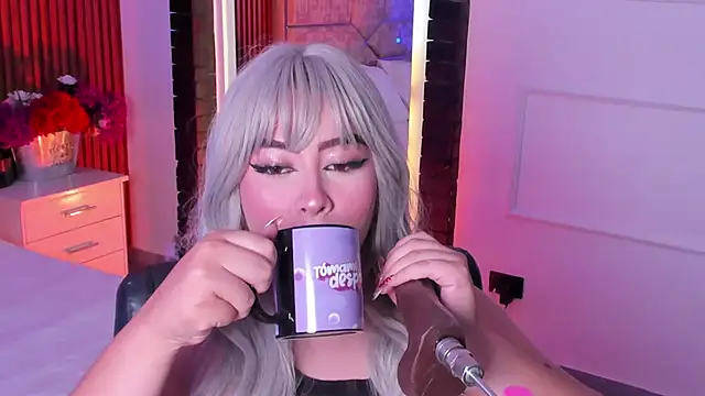 Emberrvelvet online show from April 24, 4:15 am