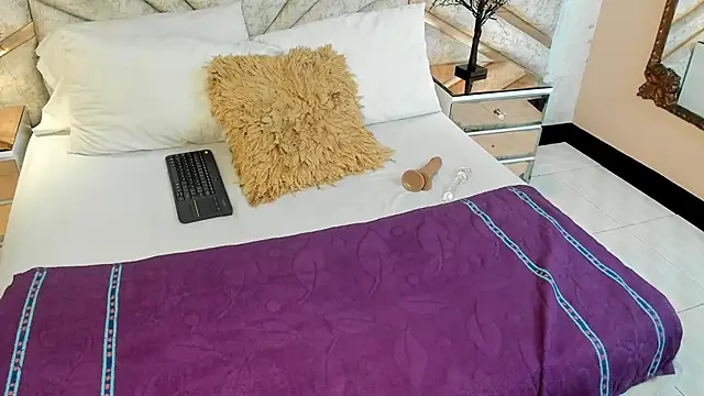 EmeelyMuller online show from March 19, 4:05 am