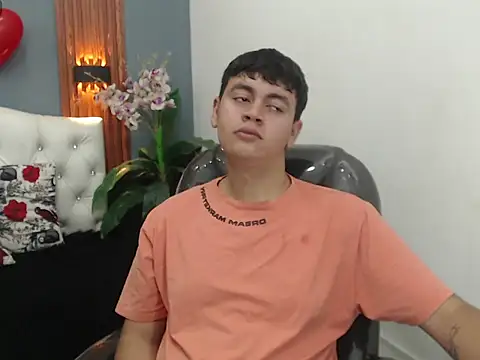 Thiago saenzz online show from March 5, 5:20 pm