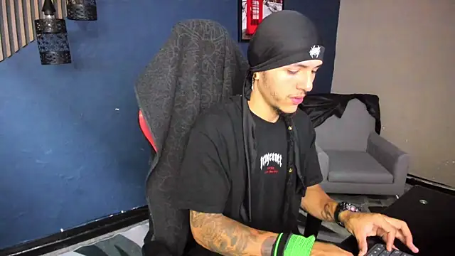 DanteLuxx online show from April 6, 3:26 am