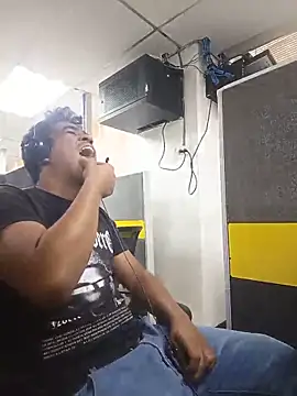 luis230436 online show from May 28, 10:07 pm