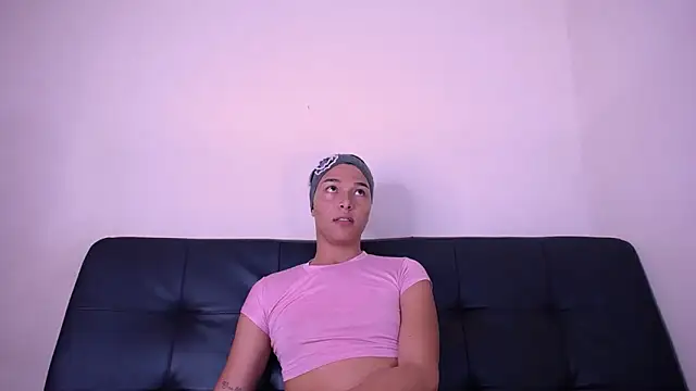 Snapshot of lovee_megan chatting on June 3, 2:19 pm lovee megan online show from June 3, 2:19 pm