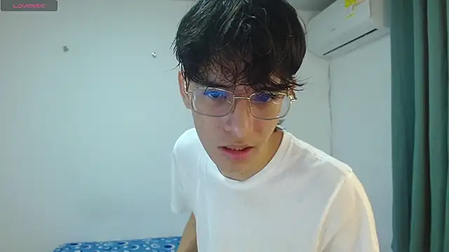 noah millerx online show from May 1, 3:33 am