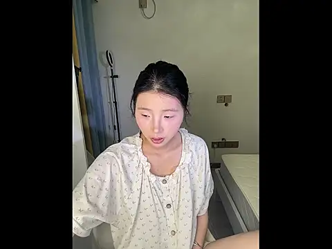 Y--F--LOVE online show from April 22, 3:24 pm