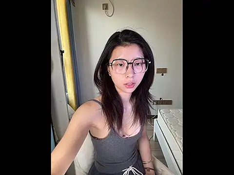 Y--F--LOVE online show from April 24, 7:33 am