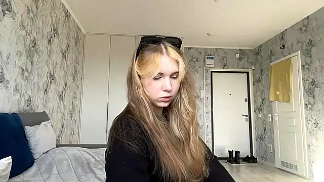 ShariLappas online show from March 12, 1:06 pm