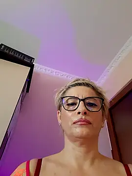 Snapshot of LunaBlaise chatting on April 23, 11:42 am LunaBlaise online show from April 23, 11:42 am