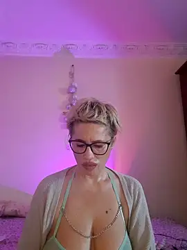 Snapshot of LunaBlaise chatting on April 25, 7:11 am LunaBlaise online show from April 25, 7:11 am