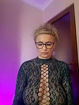 Snapshot of LunaBlaise chatting on May 16, 6:21 am LunaBlaise online show from May 16, 6:21 am