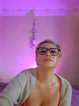 Snapshot of LunaBlaise chatting on May 19, 5:25 am LunaBlaise online show from May 19, 5:25 am