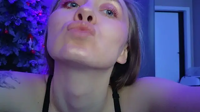 Snapshot of Cute_Auggie8 chatting on May 20, 9:37 am Cute Auggie8 online show from May 20, 9:37 am