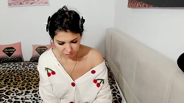 NickyHotXO online show from May 13, 4:32 am