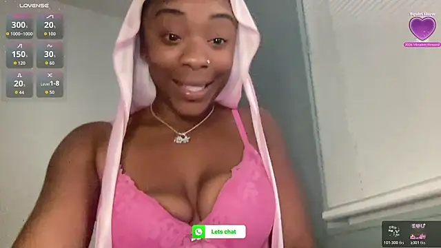 Snapshot of PetiteWet chatting on July 22, 2:47 am PetiteWet online show from July 22, 2:47 am
