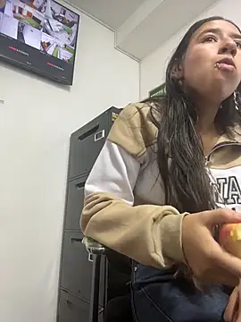 LilyRossi  online show from May 6, 12:32 pm