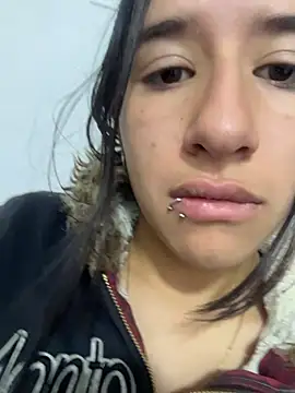 Snapshot of LilyRossi_ chatting on June 4, 11:27 am LilyRossi online show from June 4, 11:27 am