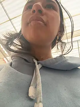 Snapshot of LilyRossi_ chatting on June 17, 12:18 pm LilyRossi online show from June 17, 12:18 pm