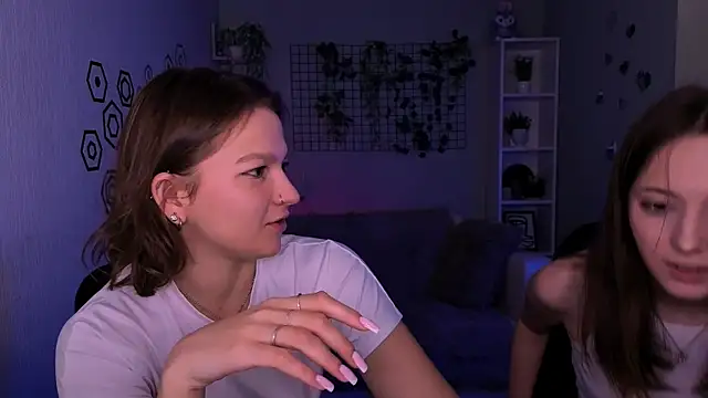 chloe ley online show from May 26, 9:05 am