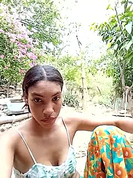 ginevere 20 online show from April 8, 8:20 pm