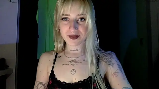 Snapshot of EmmyWet chatting on May 20, 7:31 pm EmmyWet online show from May 20, 7:31 pm