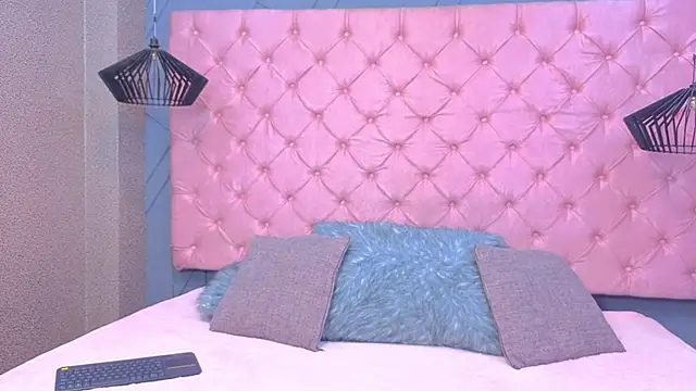 SARA HORNY- online show from April 9, 3:17 am