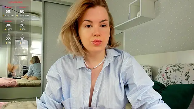 crowned goddess online show from April 3, 1:03 am