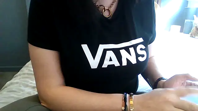 StaceyXOXO online show from March 15, 11:05 am