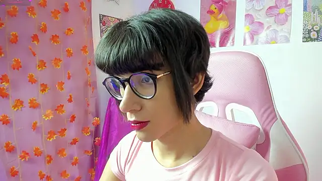 Madeline 21 online show from March 7, 5:15 am