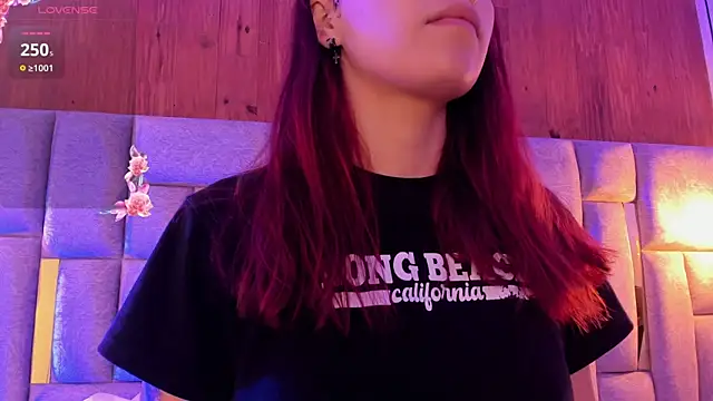 camilaa smith  online show from April 20, 7:48 pm