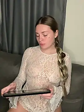 Snapshot of milena_ksss chatting on March 8, 11:41 pm milena ksss online show from March 8, 11:41 pm