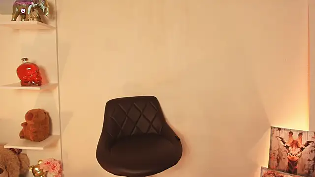 ema parkerr online show from April 5, 1:03 am