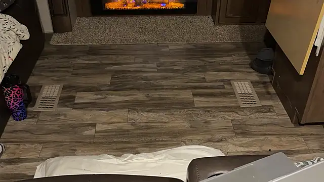 helovesanalbicouple online show from March 4, 11:27 am