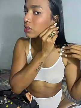 Snapshot of FlorSalvaje_ chatting on August 2, 1:04 am FlorSalvaje online show from August 2, 1:04 am