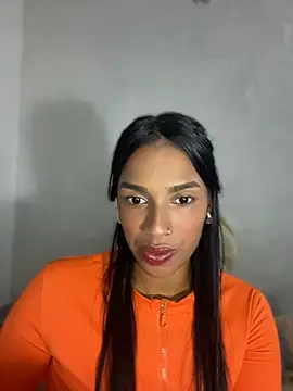 Snapshot of FlorSalvaje_ chatting on August 6, 12:56 am FlorSalvaje online show from August 6, 12:56 am