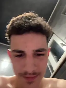 Snapshot of KillianLau26510 chatting on March 24, 1:10 am KillianLau26510 online show from March 24, 1:10 am