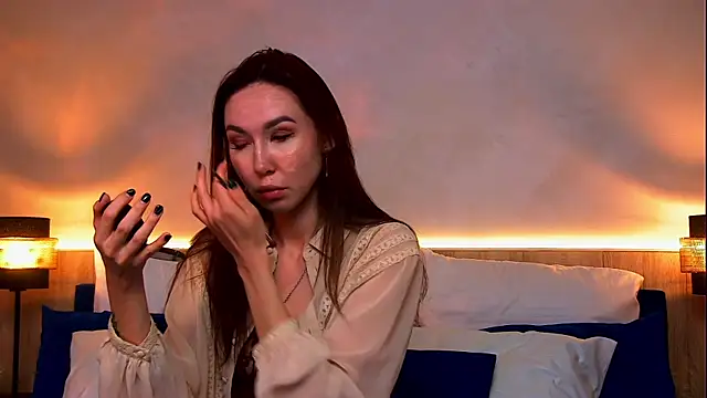 EmilyGray   online show from June 6, 7:02 am