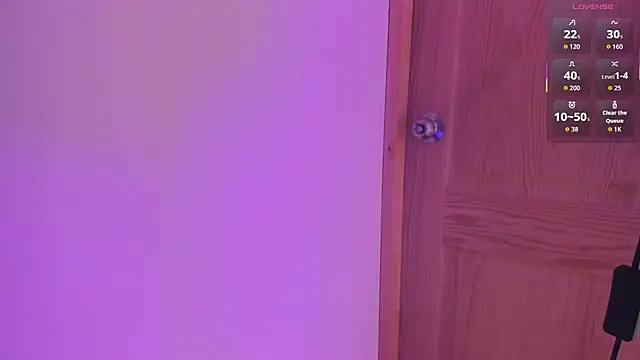 Snapshot of Candyskinny21 chatting on March 8, 2:04 am Candyskinny21 online show from March 8, 2:04 am