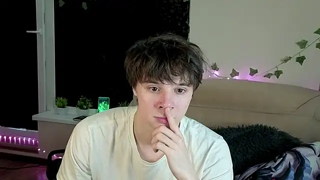 AnthonyCuutie online show from April 22, 7:22 am