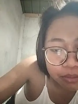 Snapshot of angelpinay44 chatting on July 2, 3:29 pm angelpinay44 online show from July 2, 3:29 pm