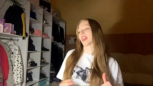 Anika Socutehe online show from February 28, 6:09 pm