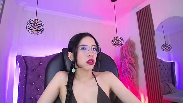 Amara Davis1 online show from April 19, 5:07 am