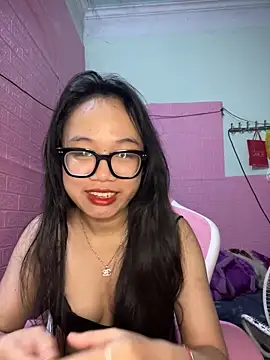 Leeeeiu online show from March 6, 3:19 pm