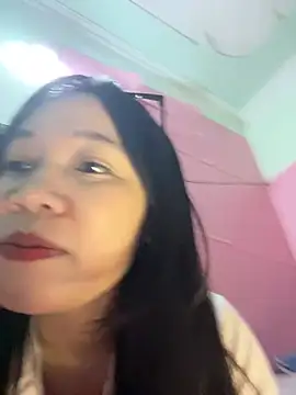 Leeeeiu online show from April 23, 3:14 pm