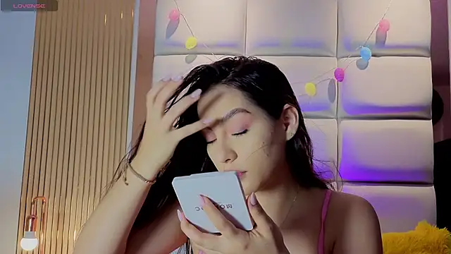 Megaan Rousee online show from April 23, 12:04 pm