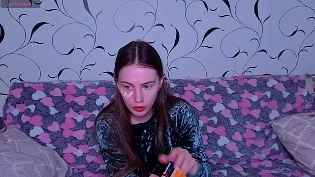 Luxwyverna online show from May 21, 1:40 pm