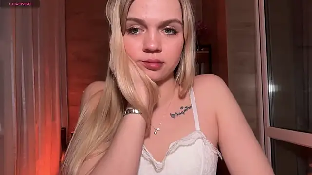 Snapshot of AlexaDeviliciouss chatting on May 28, 7:22 pm AlexaDeviliciouss online show from May 28, 7:22 pm