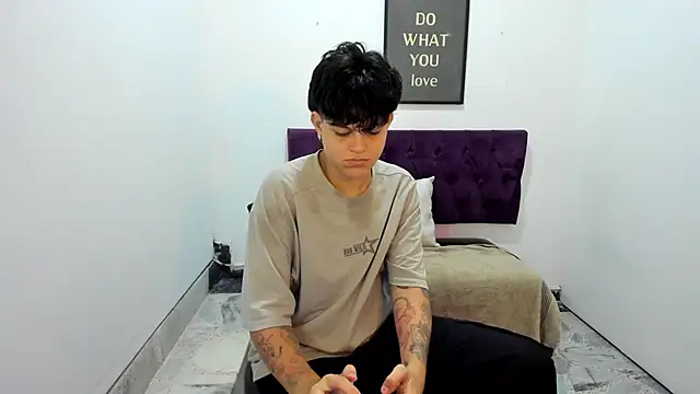 Snapshot of TomBoy_Natali chatting on May 22, 10:26 pm TomBoy Natali online show from May 22, 10:26 pm