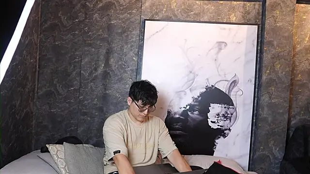 Mia and Belmonth online show from April 11, 6:56 pm