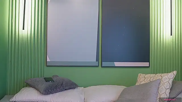 Mia and Belmonth online show from April 17, 6:55 pm