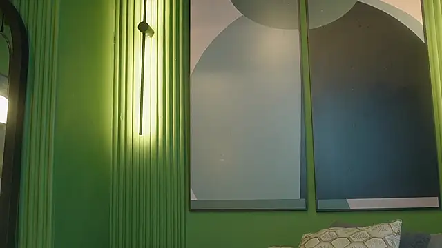 Mia and Belmonth online show from April 20, 7:04 pm