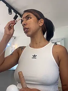 VioletaHills  online show from April 21, 12:11 pm